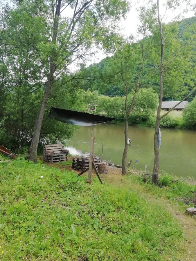 Lev Hotell Tukhlya Exteriör bild