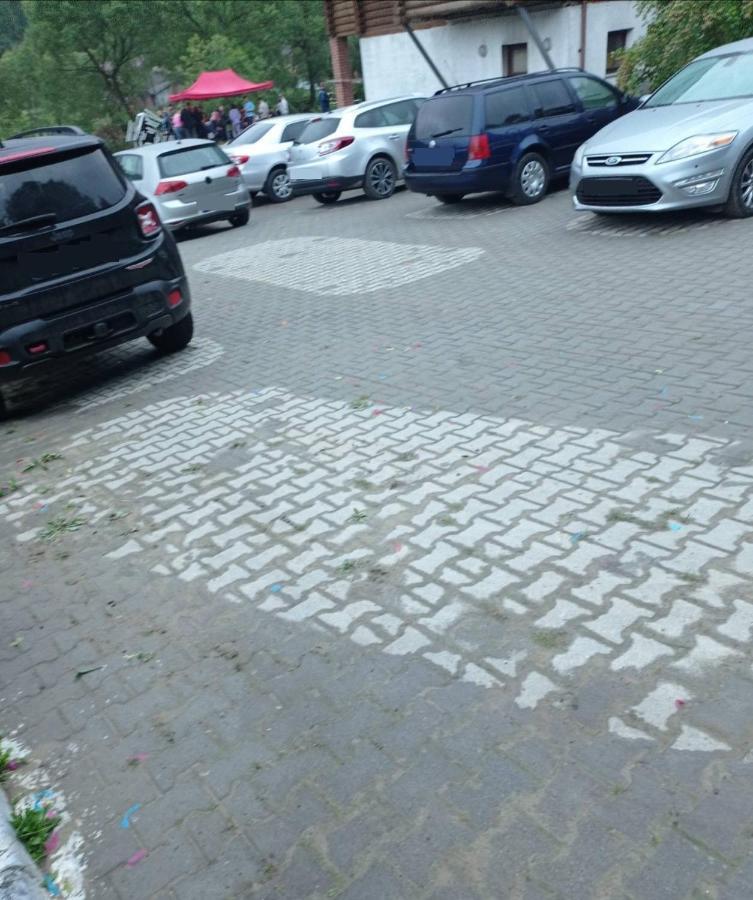 Lev Hotell Tukhlya Exteriör bild