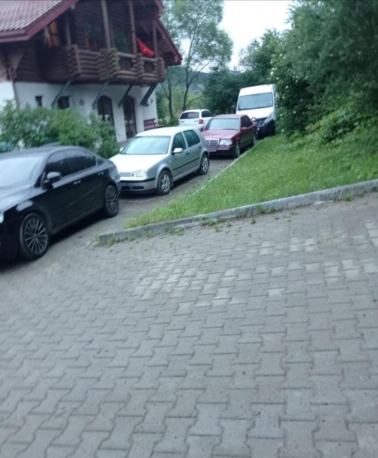 Lev Hotell Tukhlya Exteriör bild