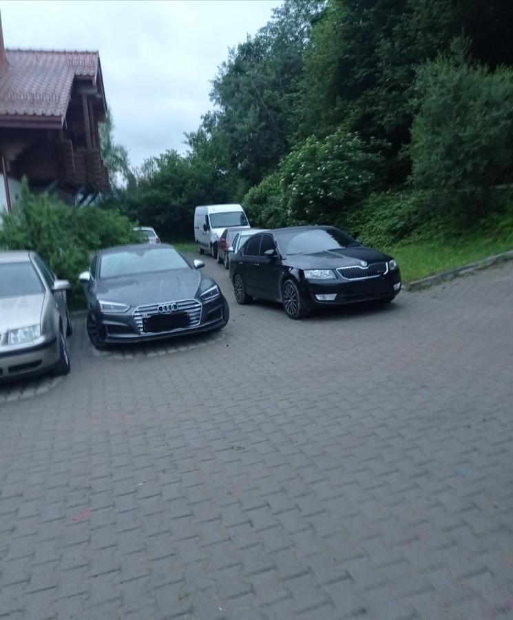Lev Hotell Tukhlya Exteriör bild