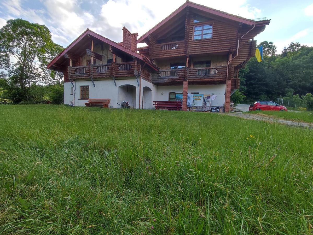 Lev Hotell Tukhlya Exteriör bild