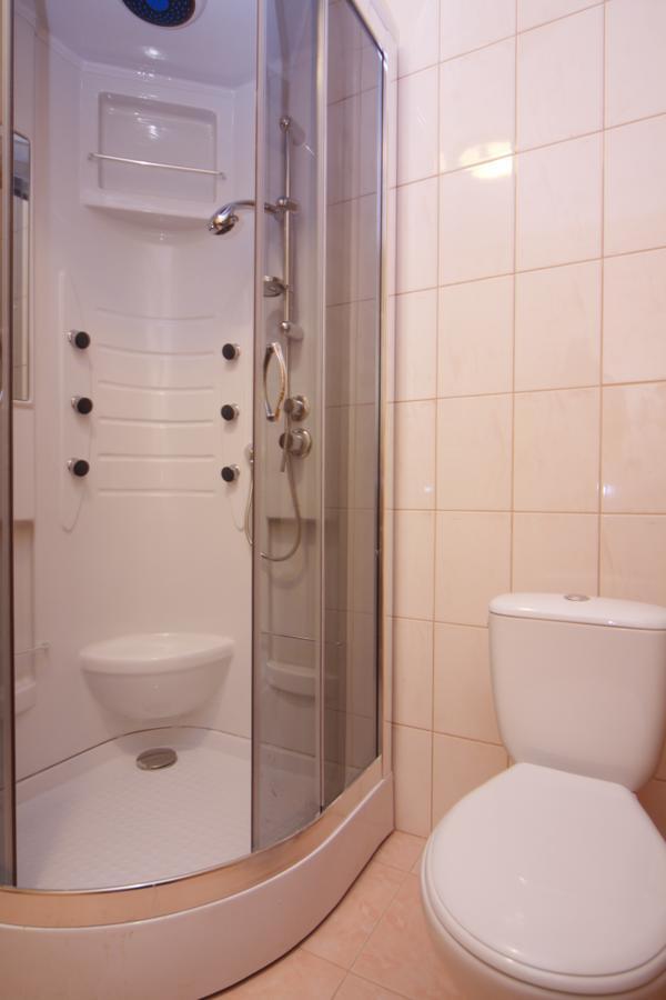 Lev Hotell Tukhlya Exteriör bild